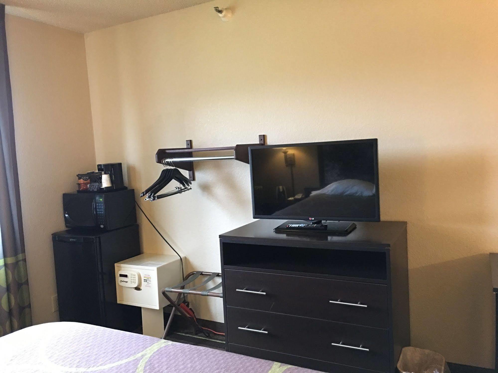 Super 8 By Wyndham Weston Wv Hotel Ngoại thất bức ảnh