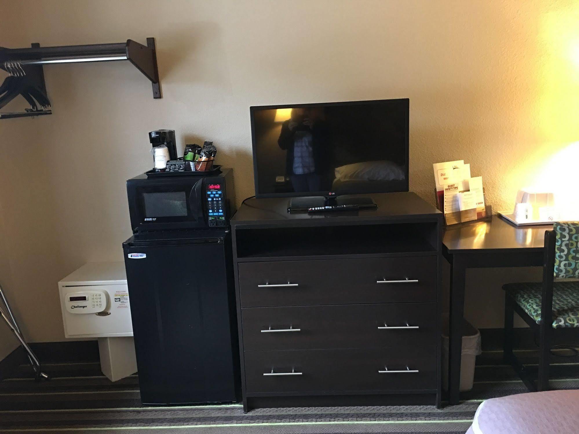 Super 8 By Wyndham Weston Wv Hotel Ngoại thất bức ảnh